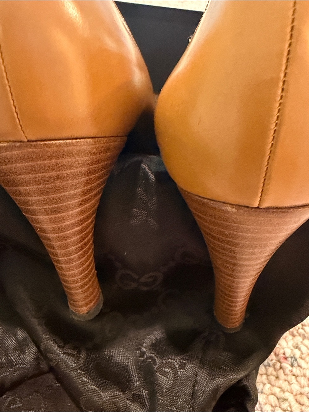 Gucci Tan Leather Pointed Tassel Pumps - Picture 2 of 4
